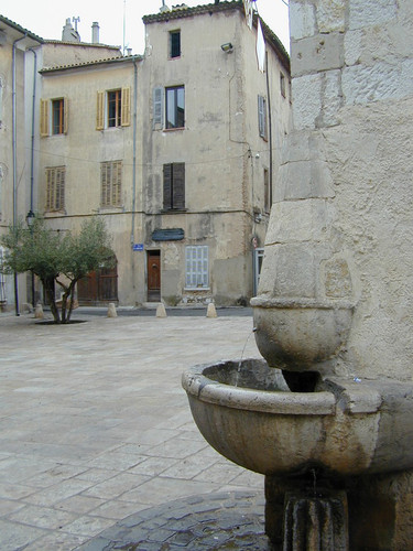 Fontaine Place des Comtes de Provence