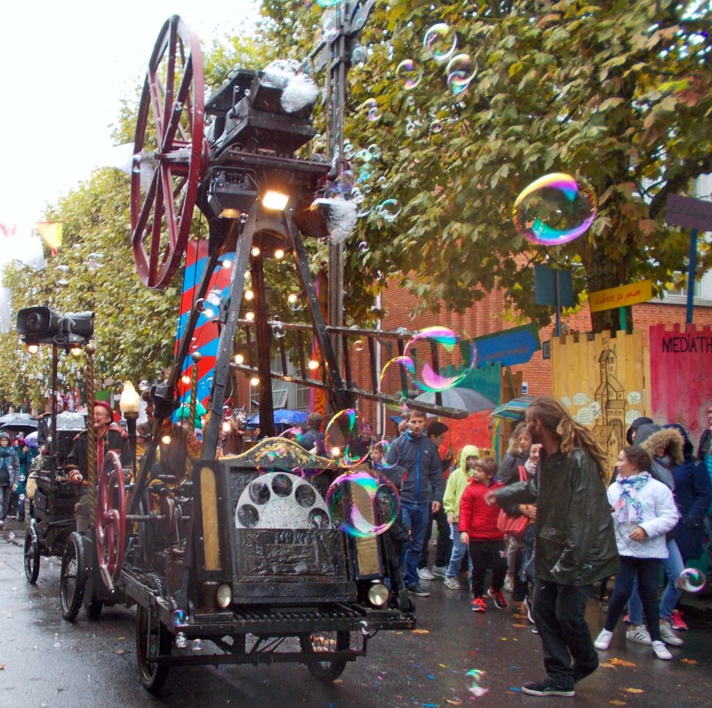 Spectacle déambulatoire | Mékanibulle Ville de Brignoles