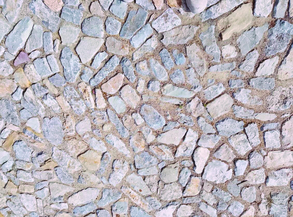 Création d'une calade en pierres Ville de Brignoles