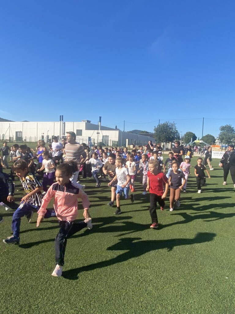 890 écoliers courent pour la solidarité lors des Virades de l’Espoir à Brignoles Ville de Brignoles