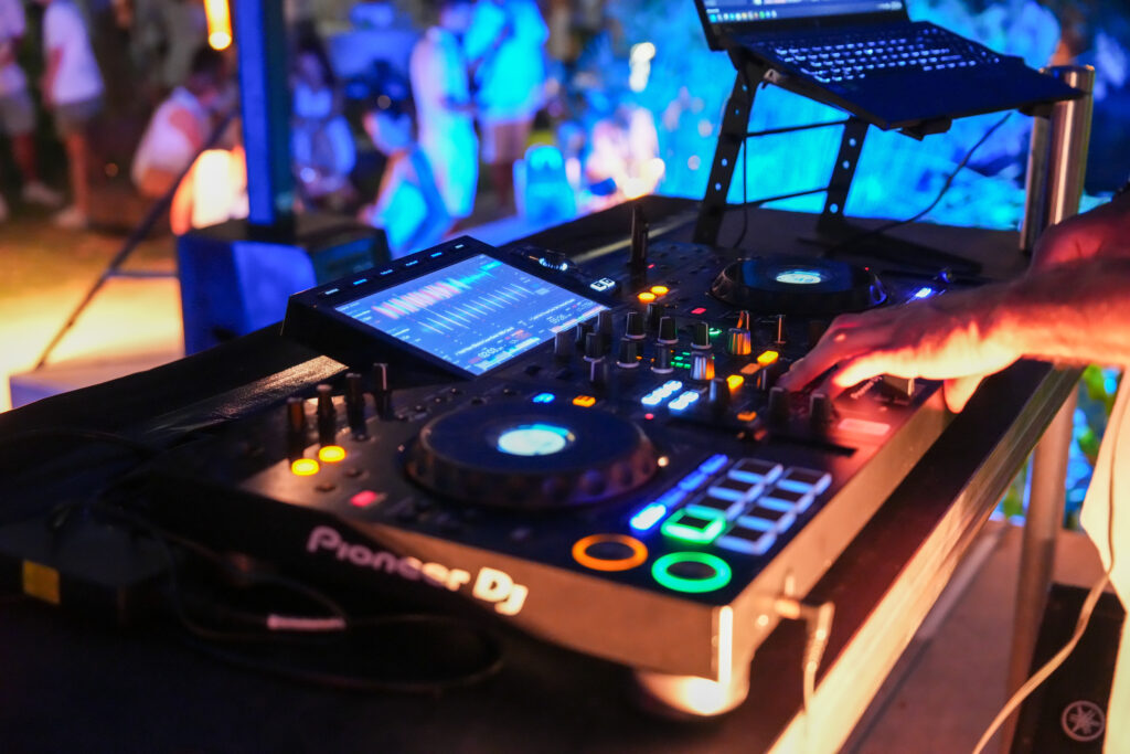 Soirée DJ sur glace avec DJ Rayan Ville de Brignoles