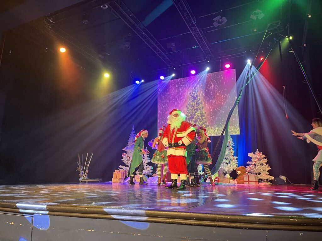 Père Noël en avance pour les écoles maternelles Ville de Brignoles