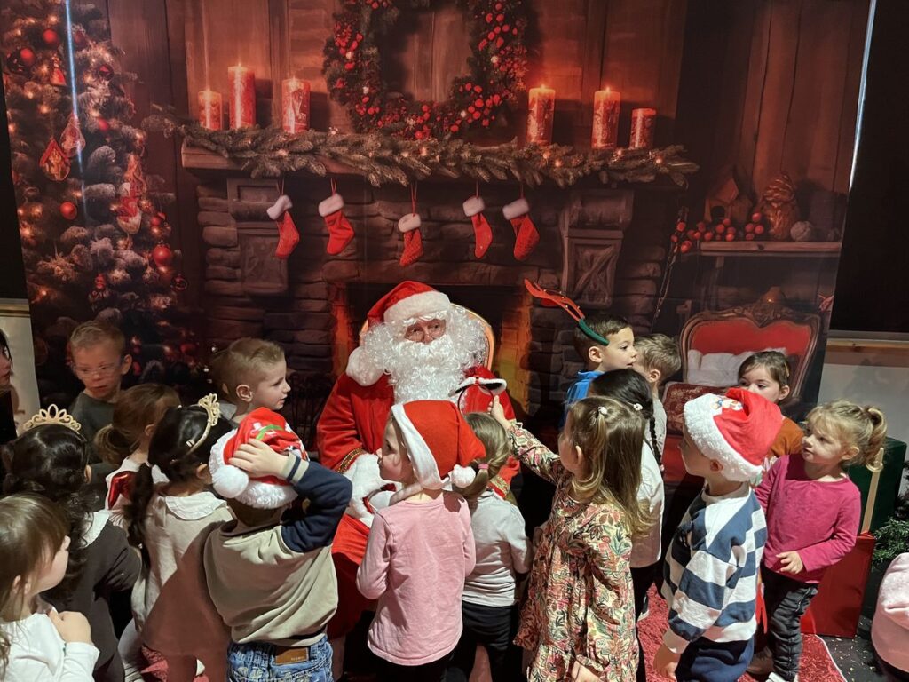 Père Noël en avance pour les écoles maternelles Ville de Brignoles