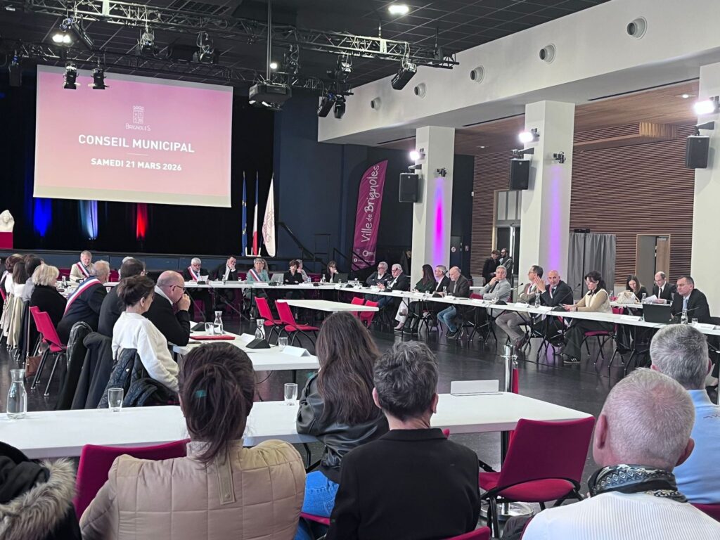 Le nouveau conseil municipal installé : Didier Brémond réélu maire Ville de Brignoles Le nouveau conseil municipal installé : Didier Brémond réélu maire Ville de Brignoles