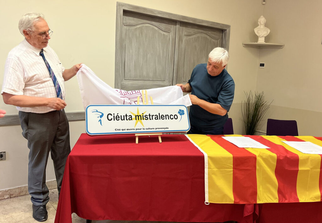 Brignoles, officiellement ciéuta mistralenco Ville de Brignoles